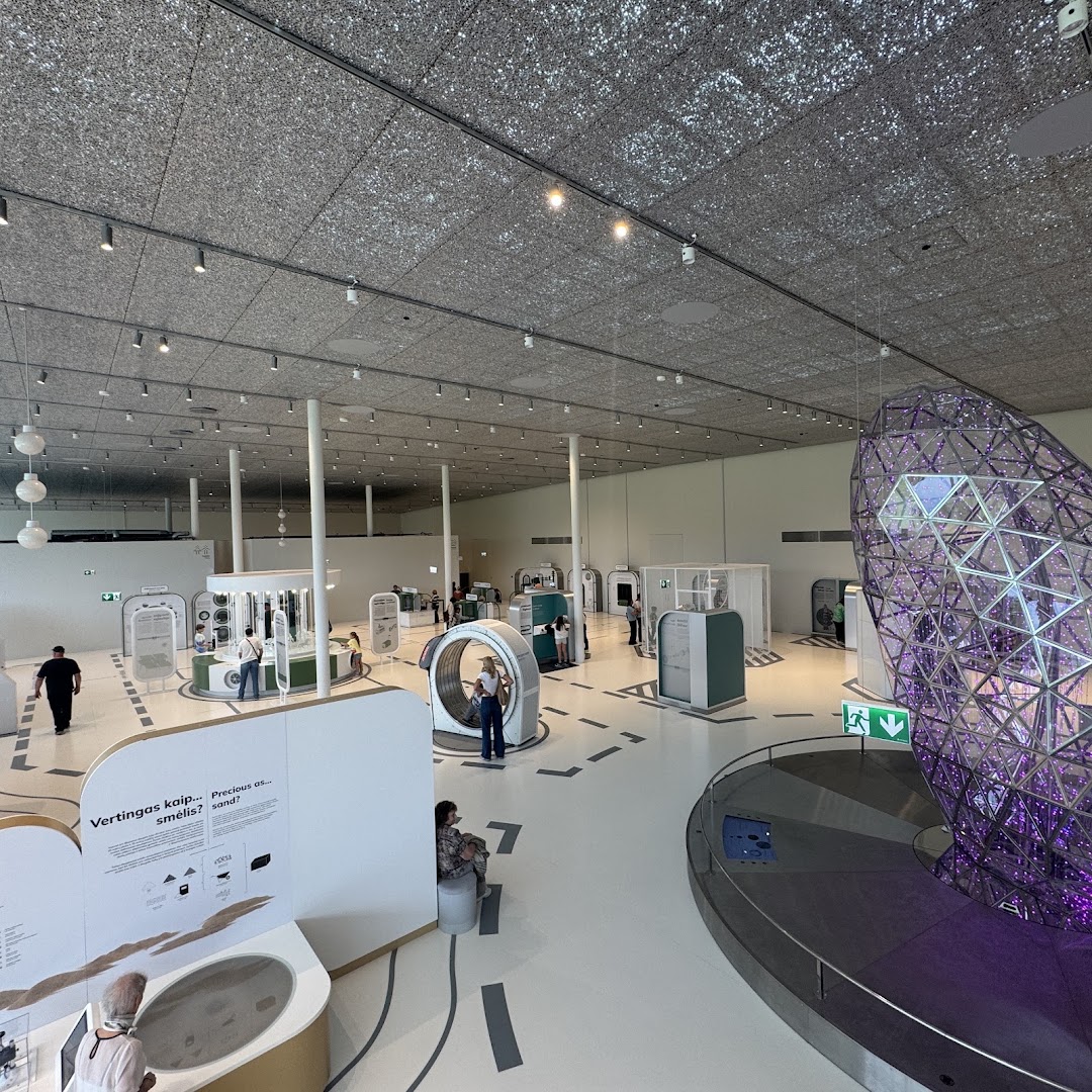 Mokslo Sala: clear view of museum exhibition