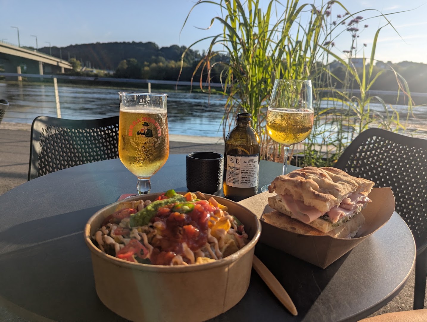 Upė Teka: appealing atmosphere and food presentation