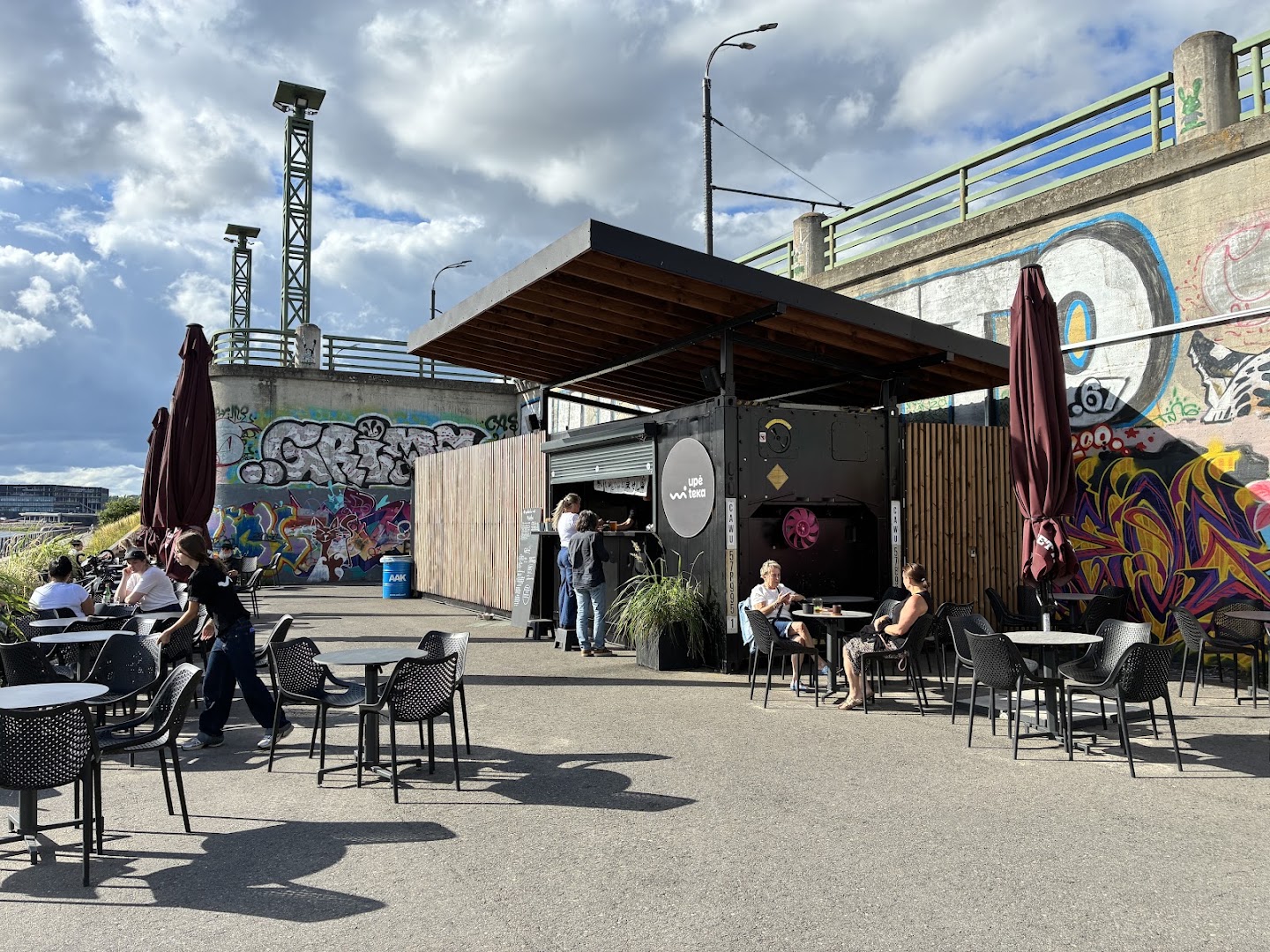 Upė Teka: clear shot of venue atmosphere