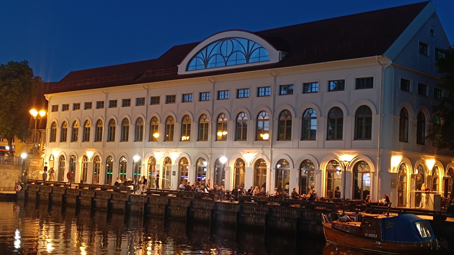Bromas: beautiful exterior shot of venue