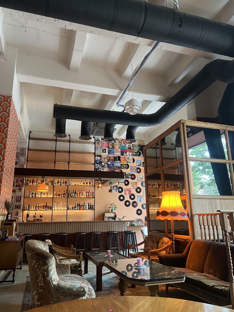 Dirty Hands: inviting atmosphere and clear interior