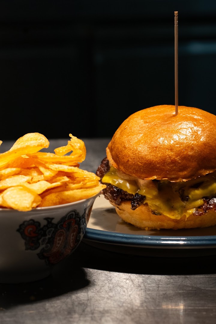 Dirty Hands: high quality, appetizing food photo