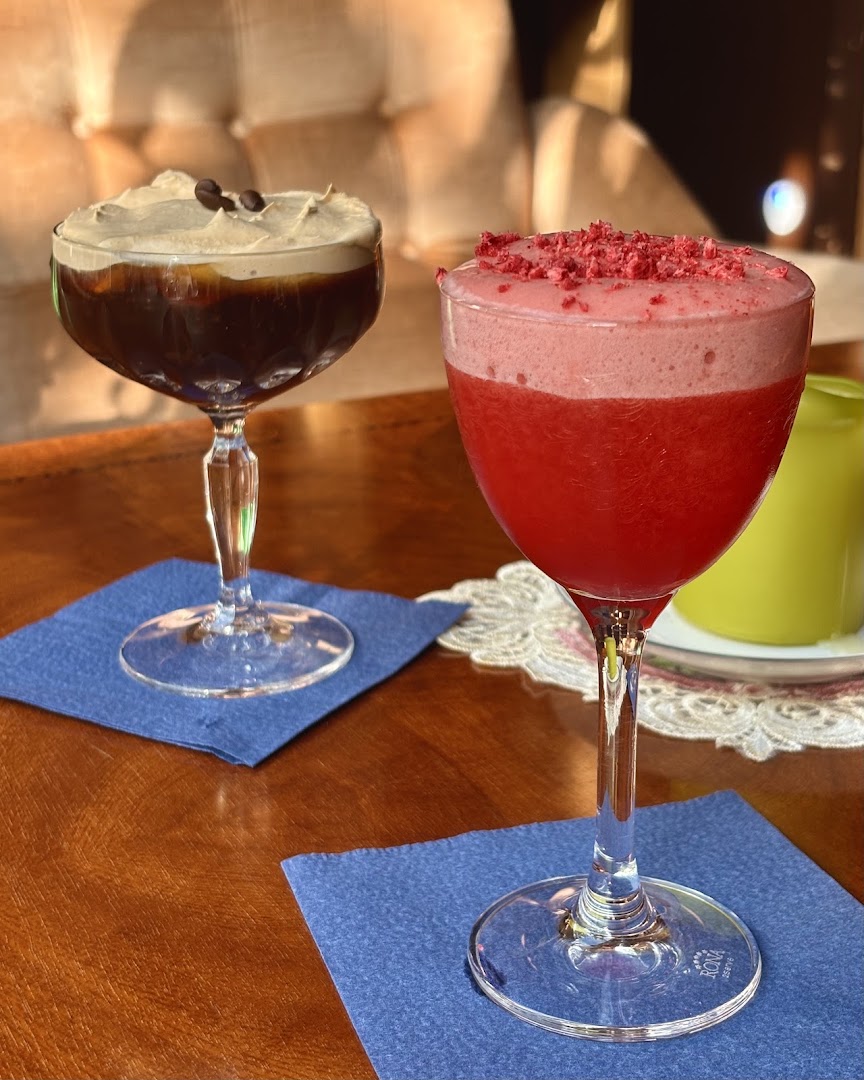 Dirty Hands: high quality, appealing cocktail photo