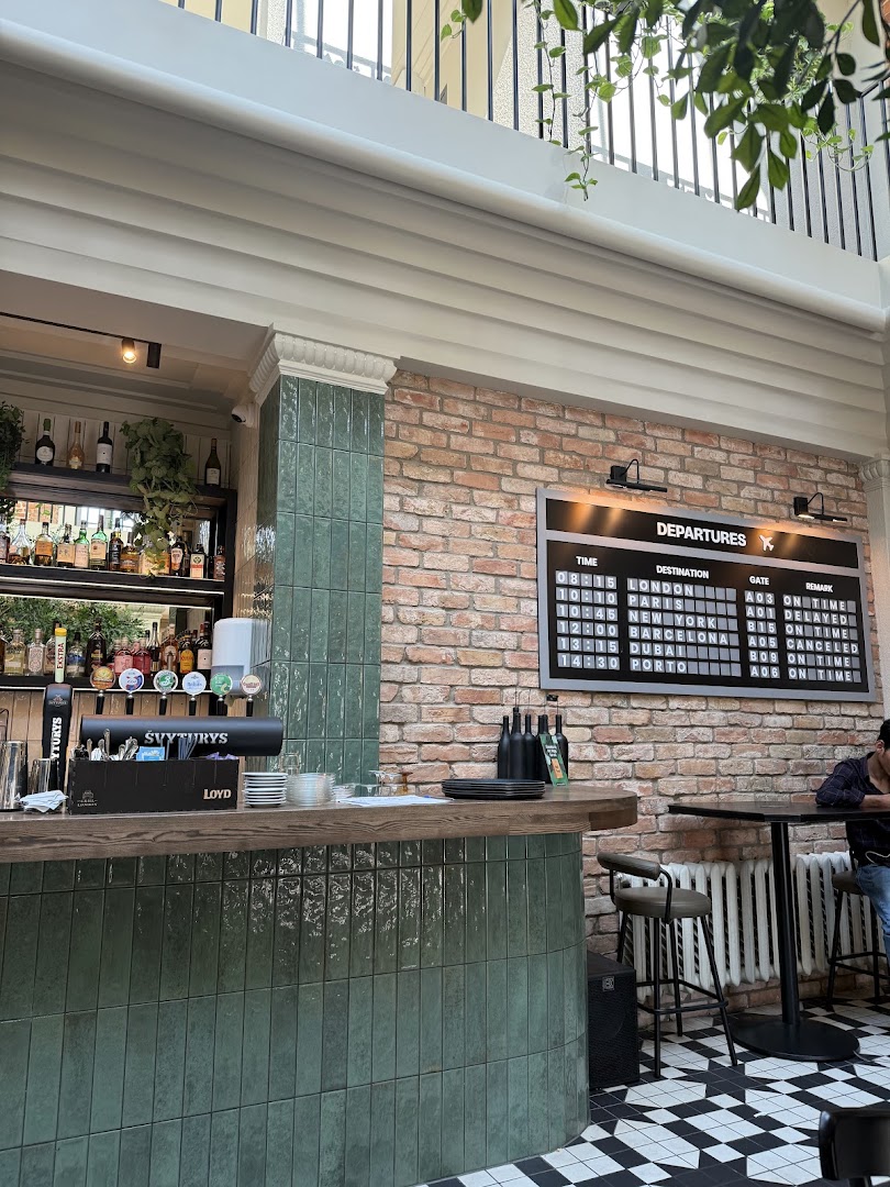 Grill London: attractive interior and restaurant atmosphere