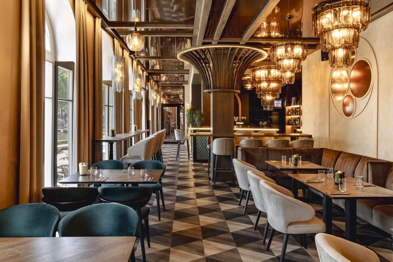 Salamandra: professional interior shot of venue