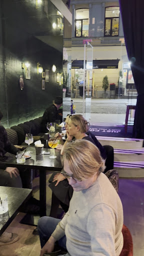Pink Poodle: venue atmosphere and patrons