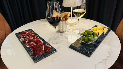 Vinisteria: appetizing, high-quality product display