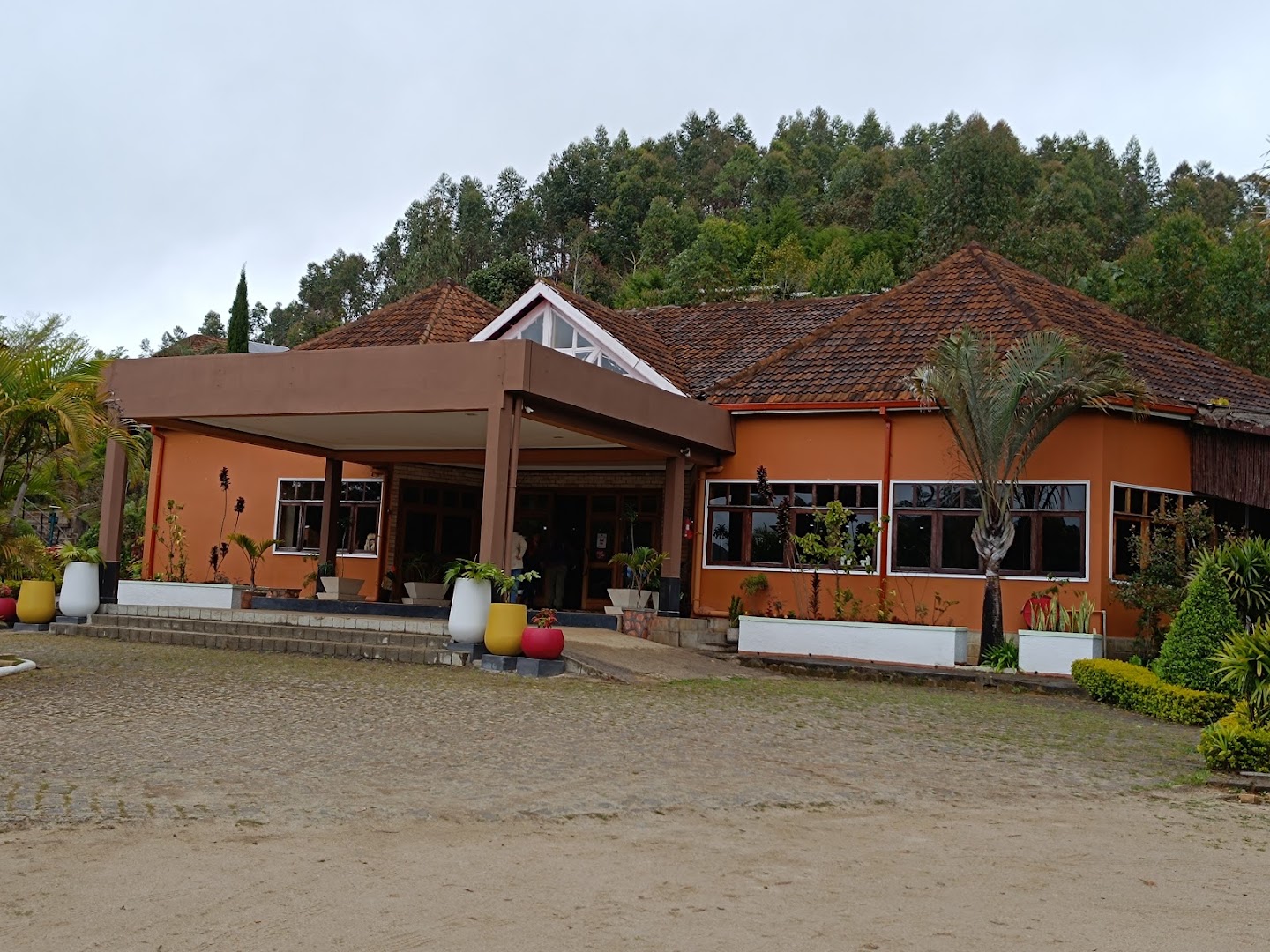 Andasibe Cyperus Hotel: clear exterior view of hotel