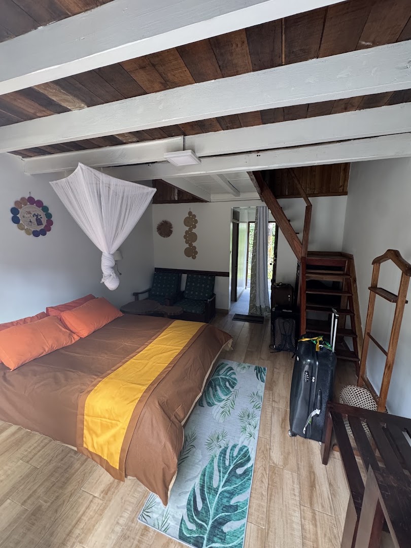 Feon'ny Ala: clear photo of hotel room