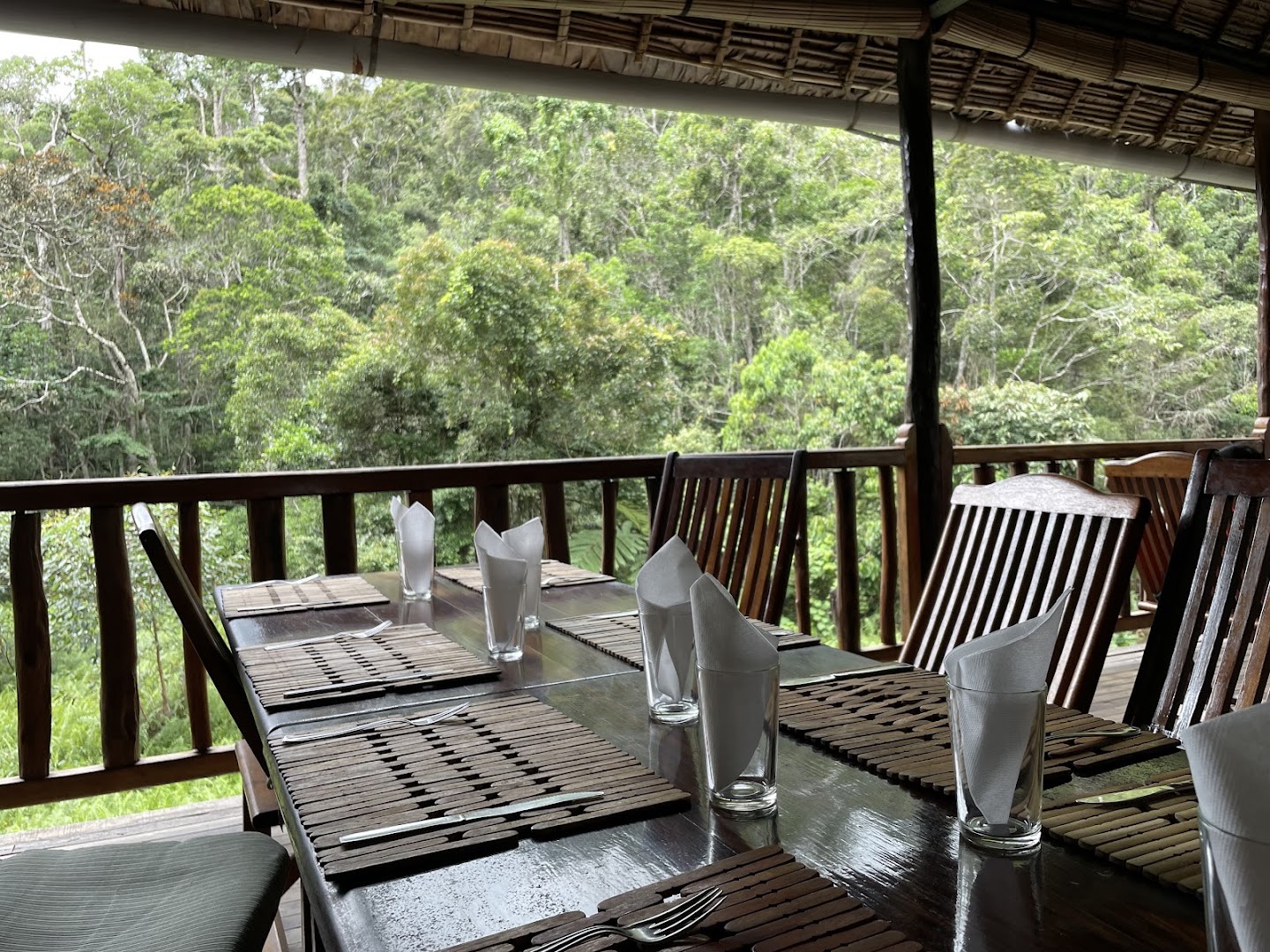 Feon'ny Ala: inviting restaurant terrace with view