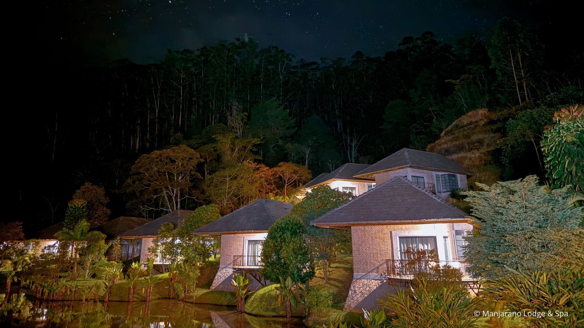 Manjarano Lodge & Spa: beautiful professional night exterior shot