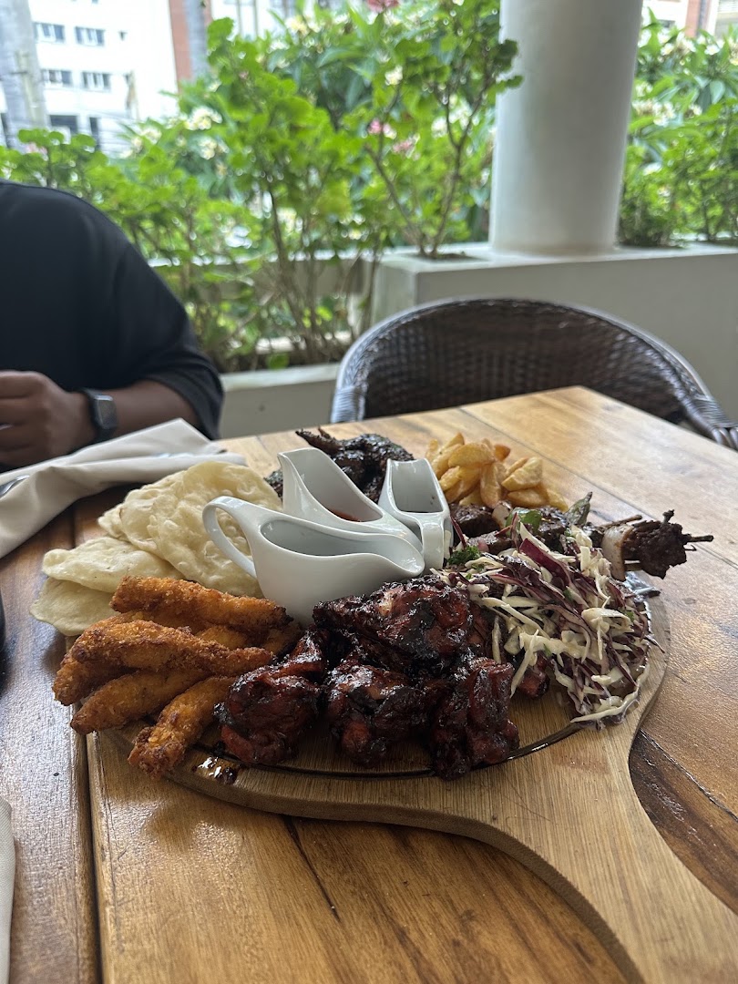 Akany La Terrasse: appetizing food presentation at venue