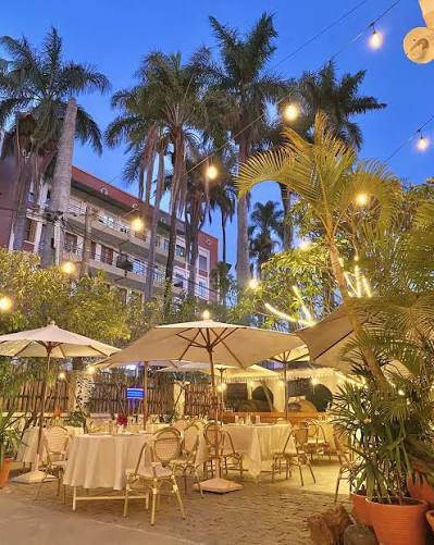 Akany La Terrasse: beautiful, inviting restaurant terrace atmosphere