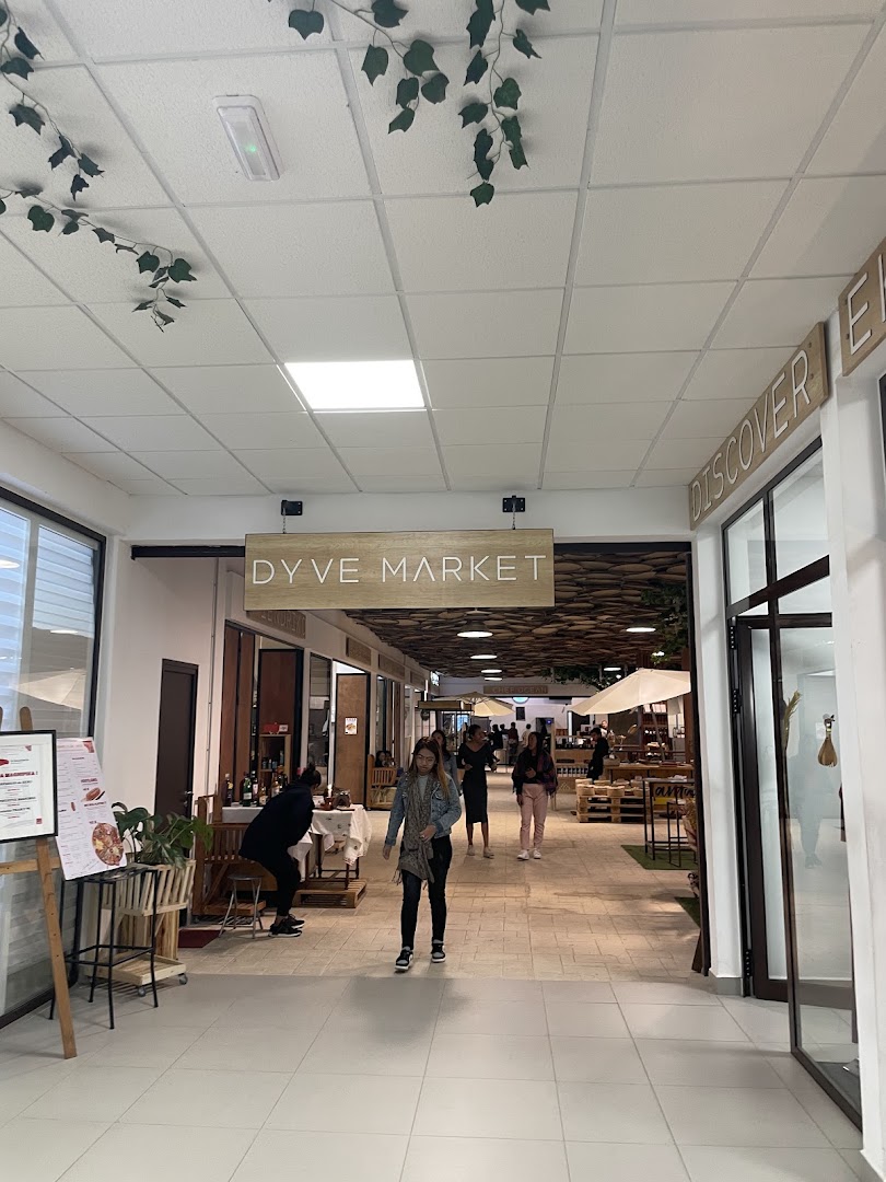 Dyve Garden: clear view of shop interior