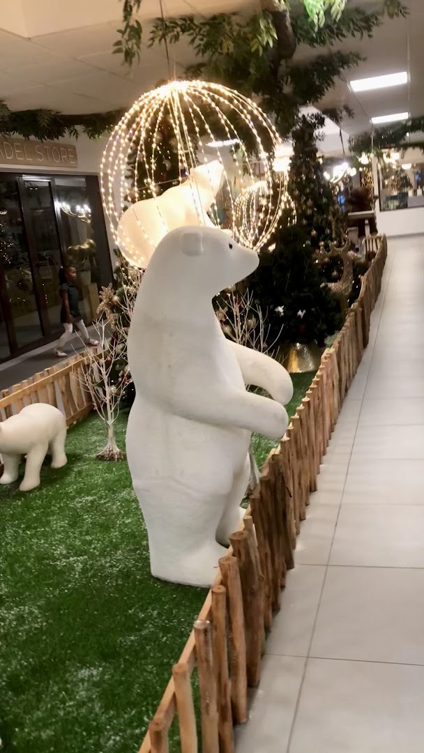 Dyve Garden: attractive seasonal shop display