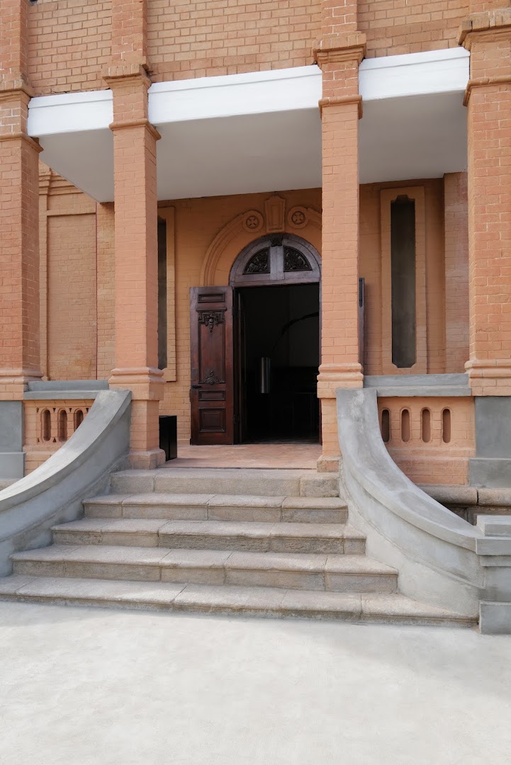 Hakanto House: clear photo of venue exterior