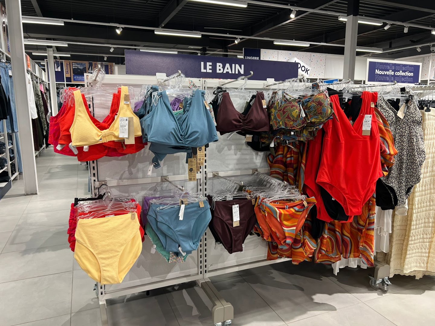 Kiabi Madagascar: clear display of shop products