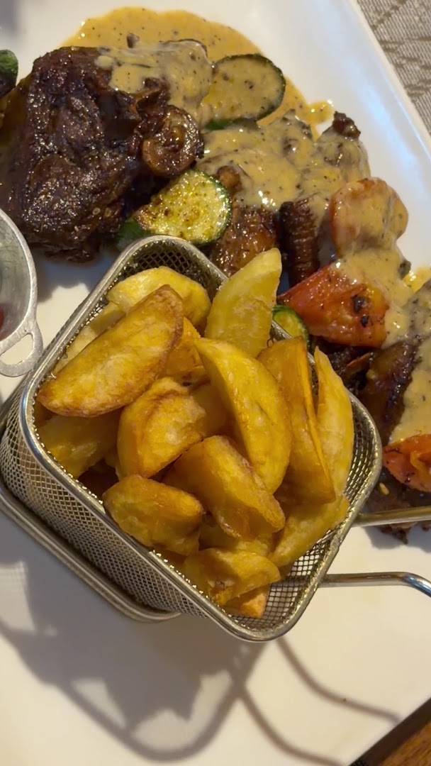 KafeS'mof: appetizing photo of served food
