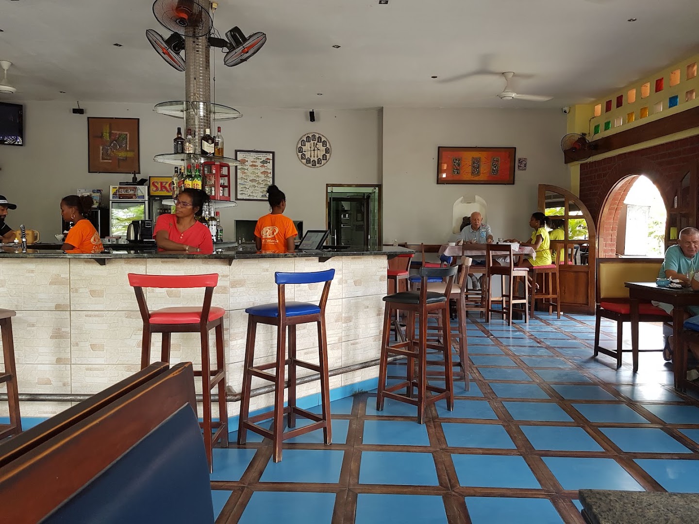 La Rotonde: clear view of restaurant interior