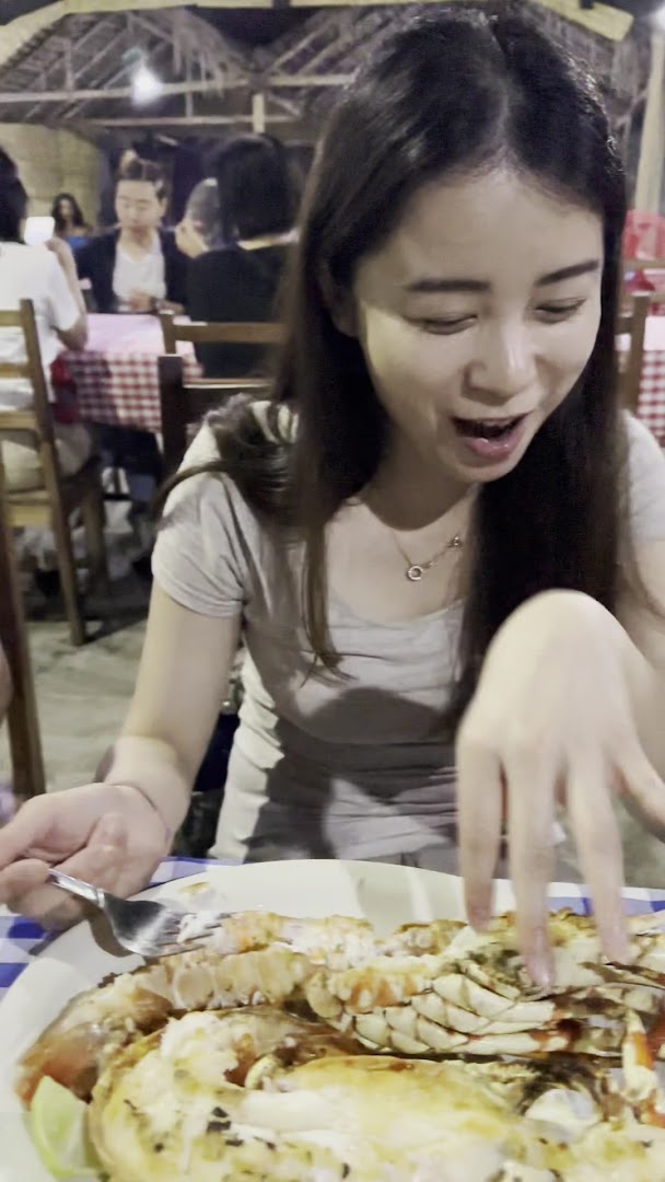 Le Corail: happy customer enjoying food