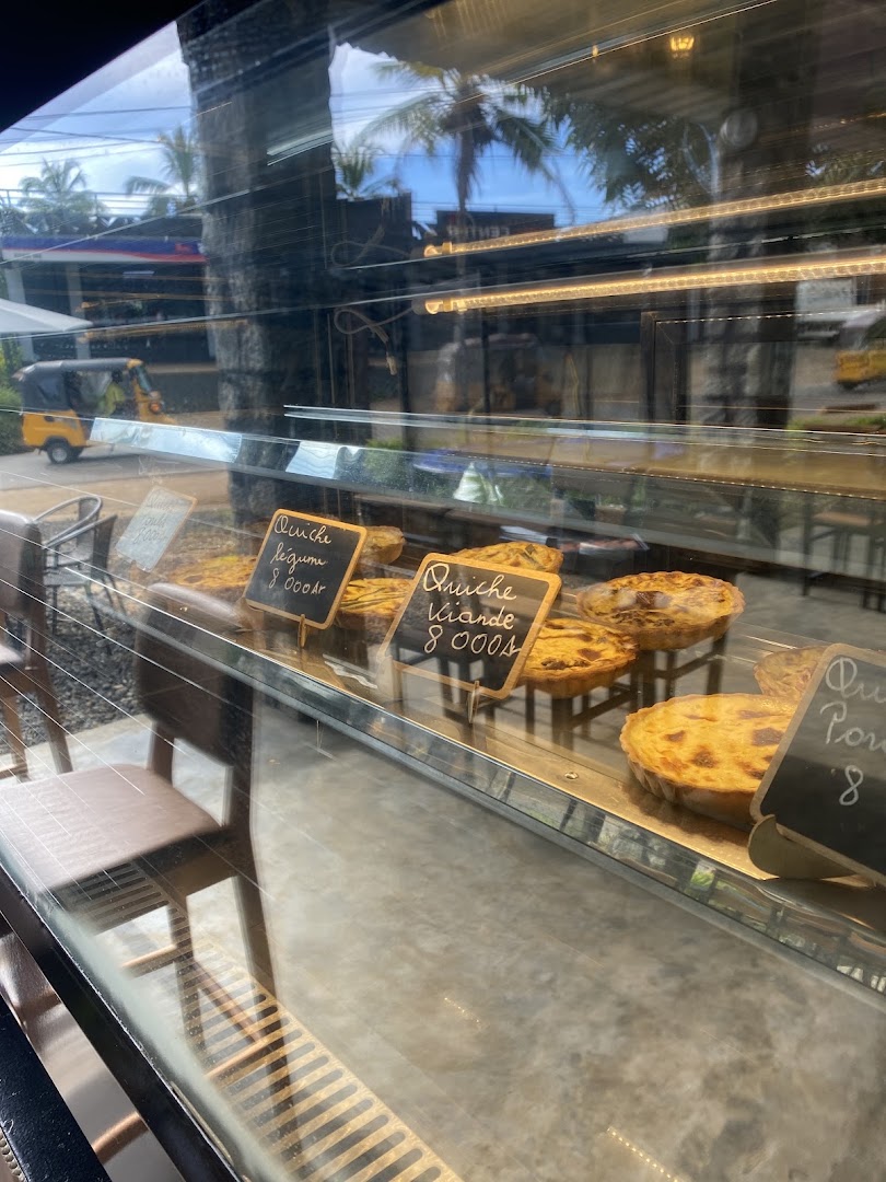 Le QG: clear display of food items