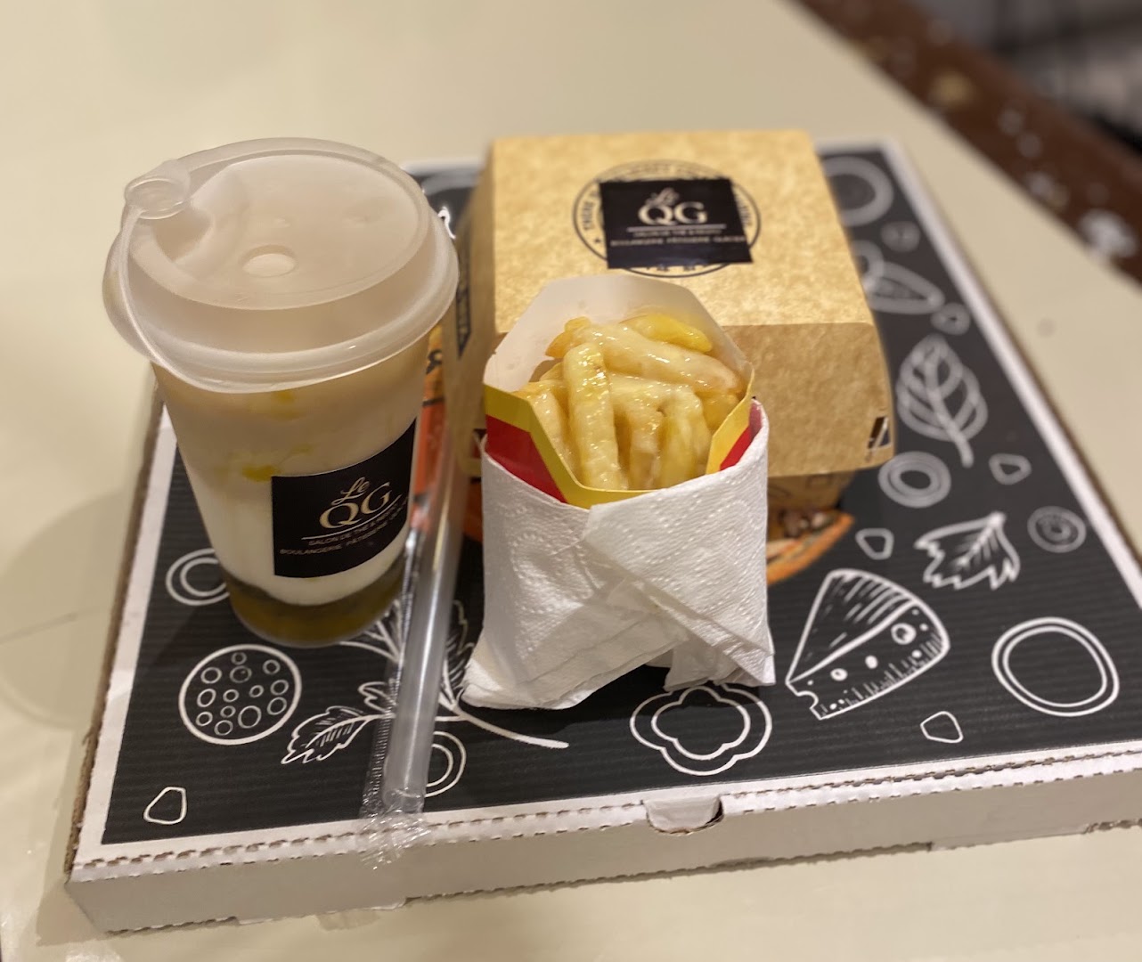 Le QG: clear photo of venue food