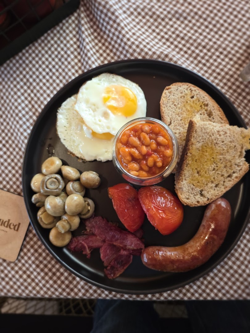Grounded Cafe & Wellness: appetizing, high-quality food photography