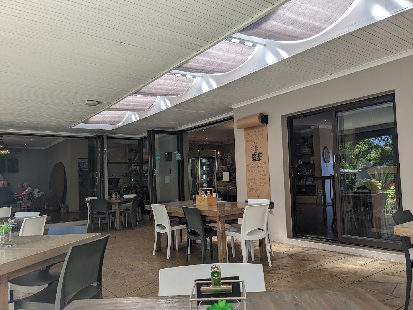 Mijn Kitchen Coffee Shop and B&B: inviting and clear venue atmosphere