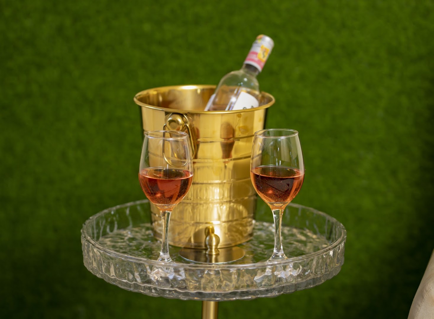 Refined Roots Lounge and Restaurant: professional and appealing drink presentation
