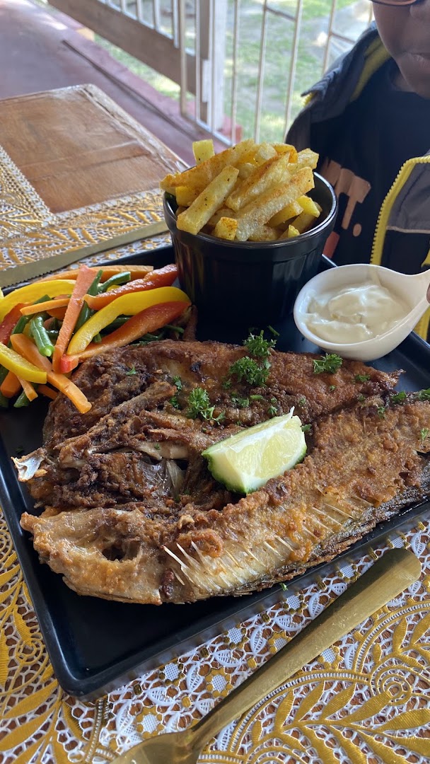 Refined Roots Lounge and Restaurant: appetizing, high-quality food photography