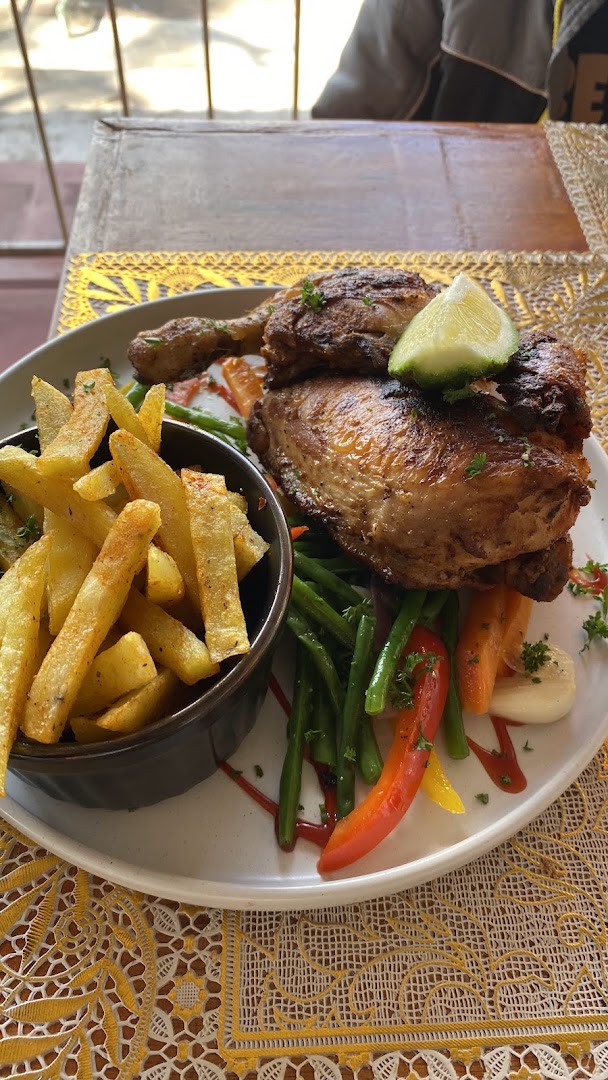 Refined Roots Lounge and Restaurant: appetizing, high-quality food photography