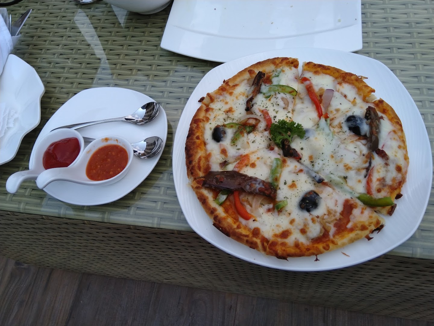 Splash Rooftop Restaurant: appetizing photo of served food