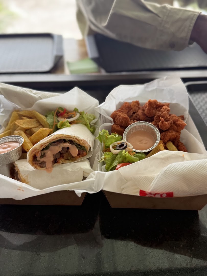 The Boxed Café: appetizing photo of served food