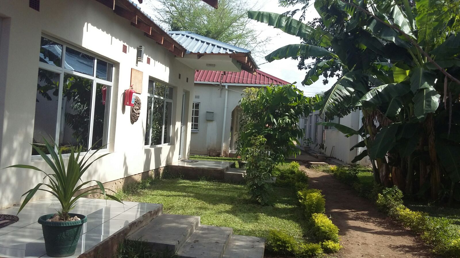 Manguzi Executive Lodge: clear exterior view of venue