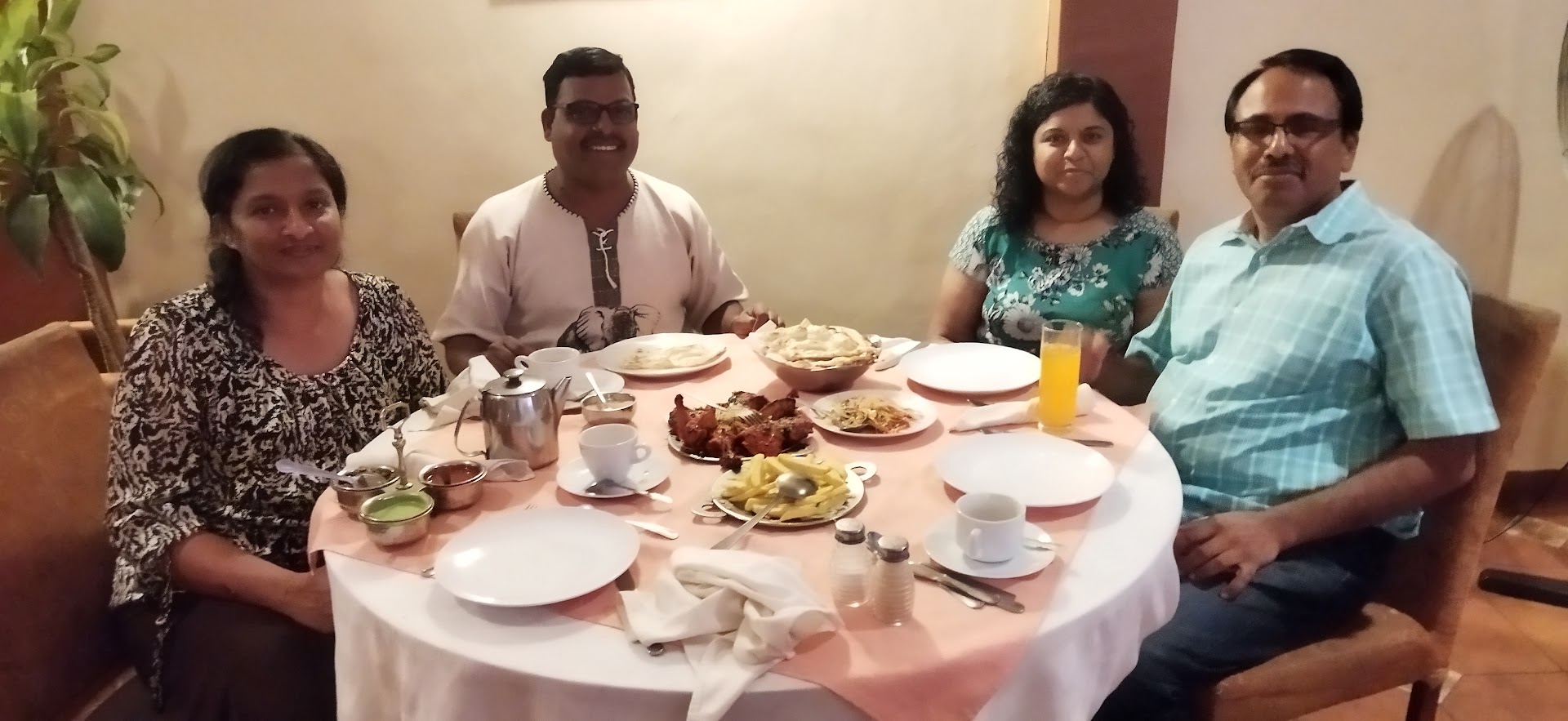 Bombay Palace: happy customers enjoying their meal