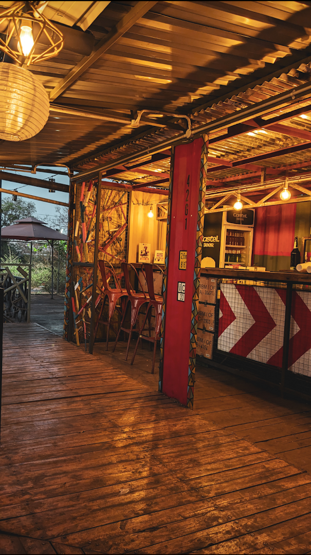 Khichini Hub: inviting atmosphere and professional composition