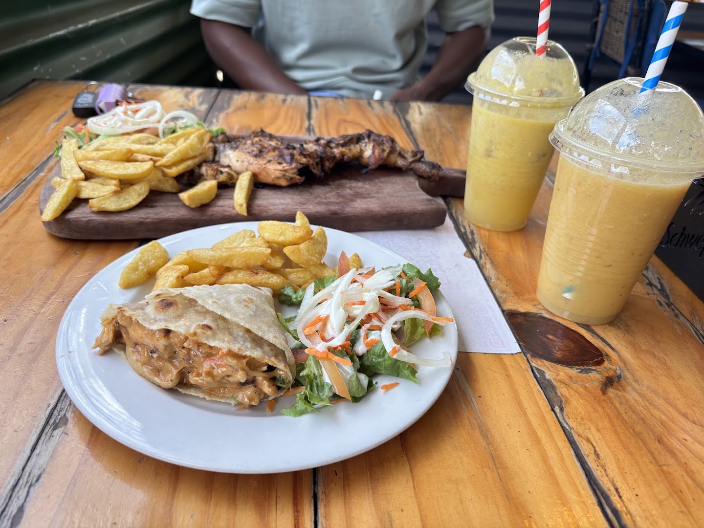Khichini Hub: appetizing food and drink presentation