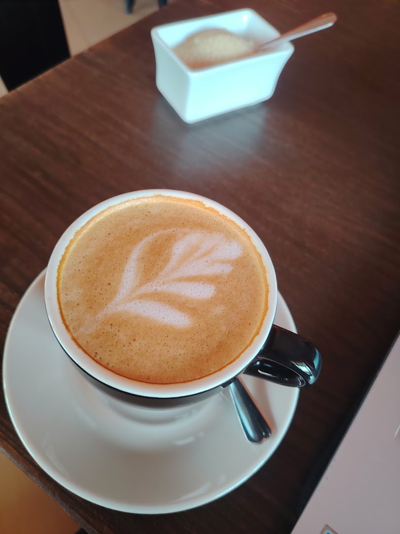 Kwithu Coffee Den: appetizing coffee with latte art