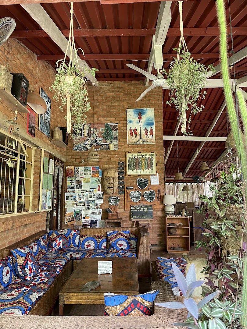 Macondo Camp: inviting restaurant interior atmosphere