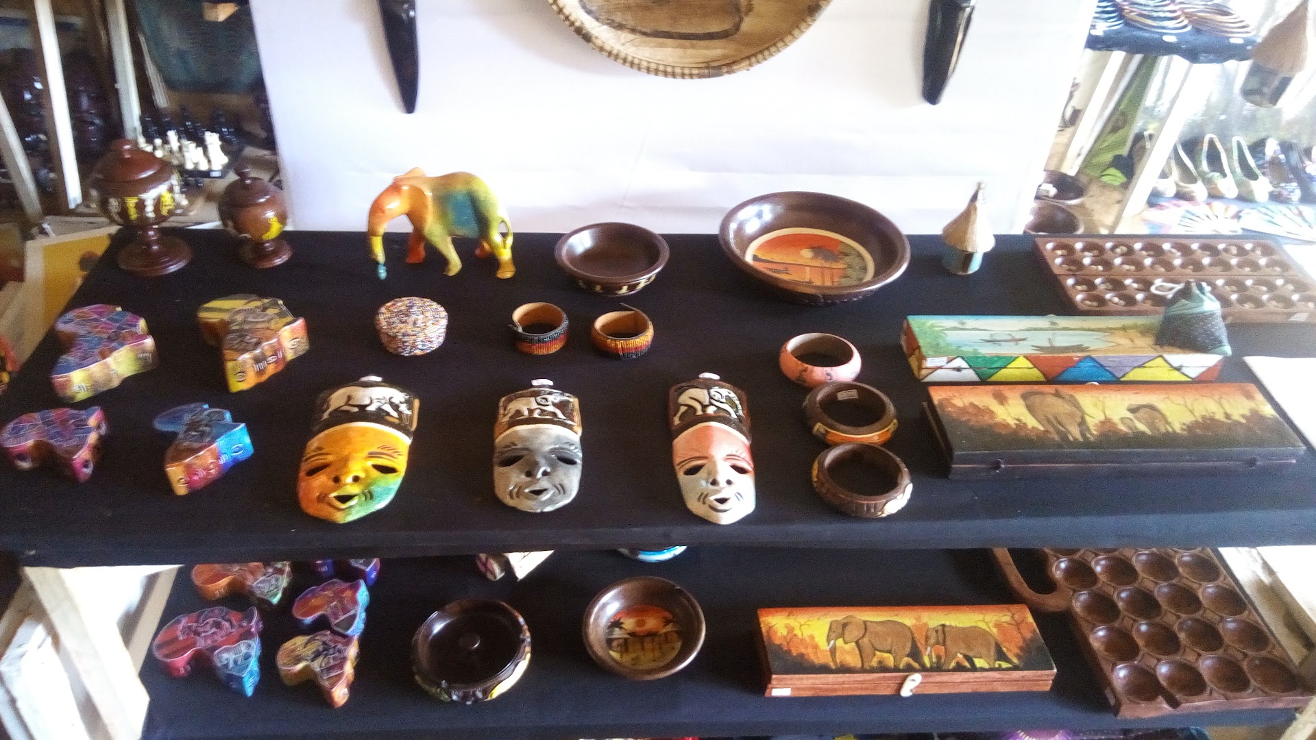 Bamboo Shop: clear display of shop products