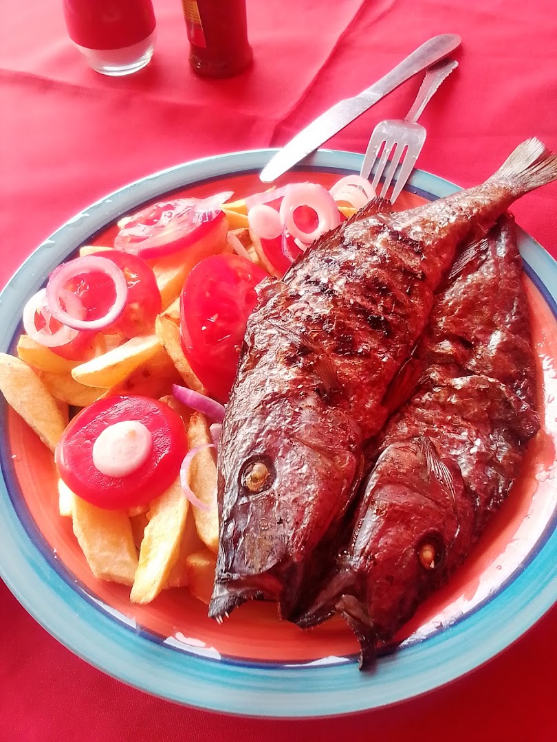 Hotspot Cafe: appetizing photo of served food