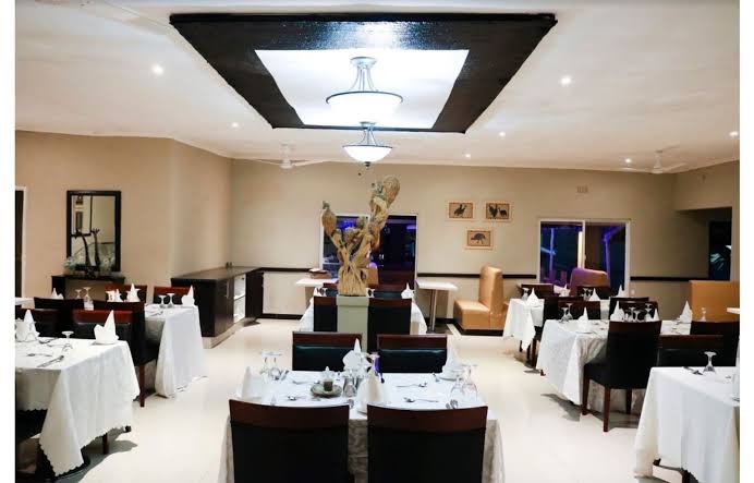 Blue Waters Lake Resort by Serendib: clear photo of restaurant interior