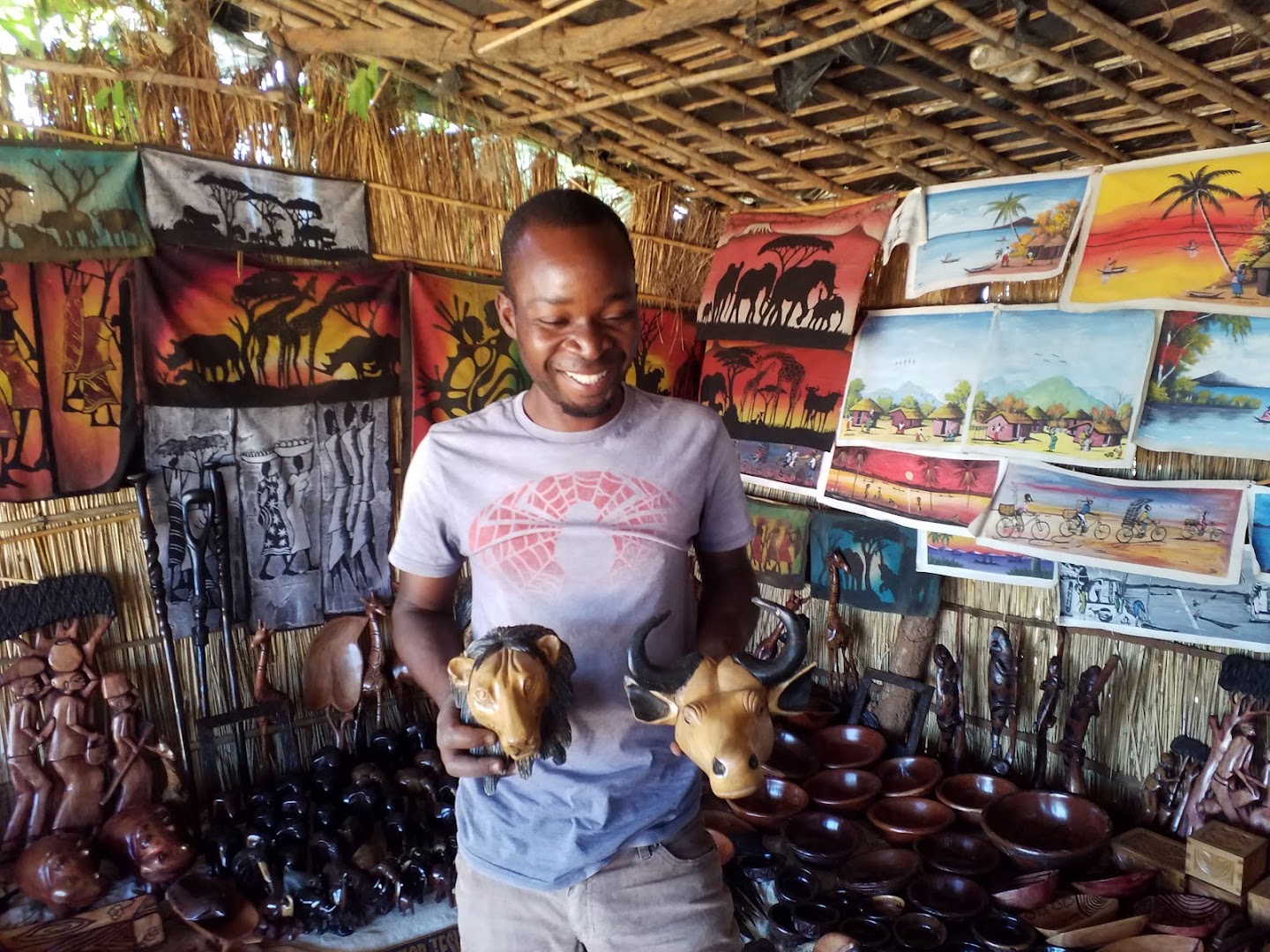 Senga Bay Sunset Souvenir Market: shop products and staff