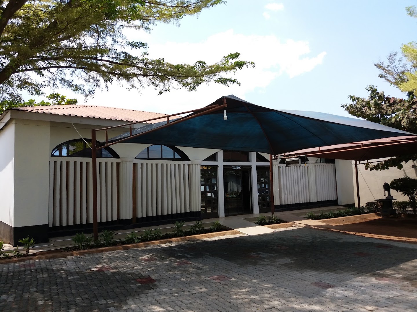 Village Plaza Lodge: clear exterior view of venue