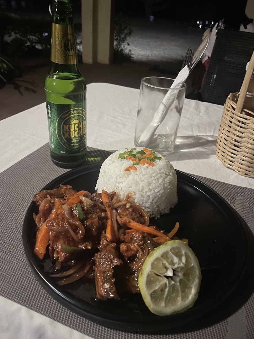 Signature Restaurant: appetizing food and drink presentation