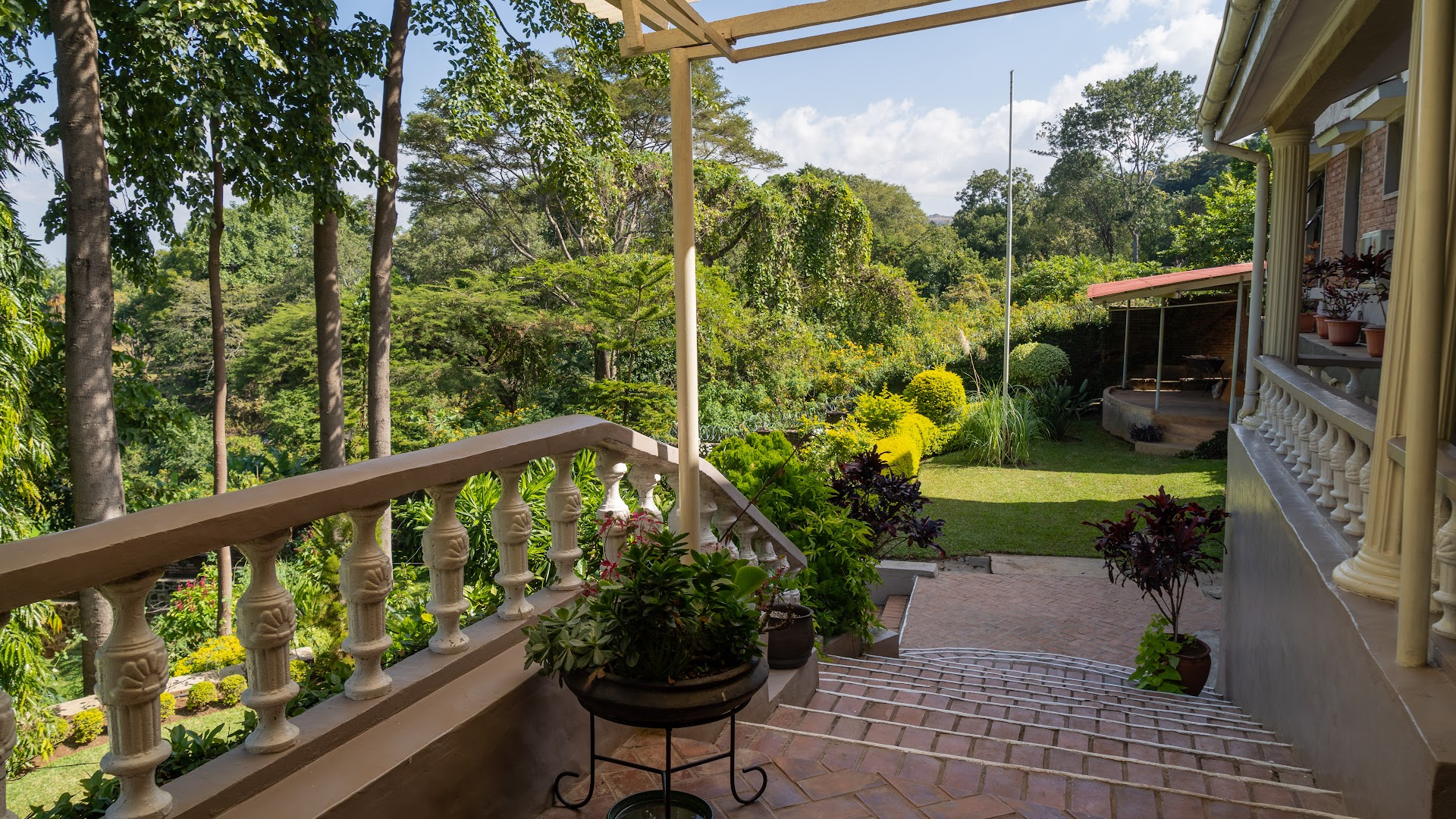 Villa Kupa: attractive terrace and garden view