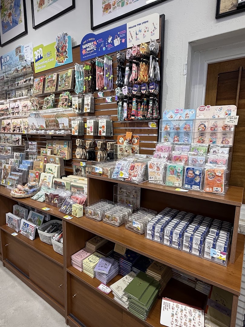 Loka Made @ Armenian Street: clear display of shop products