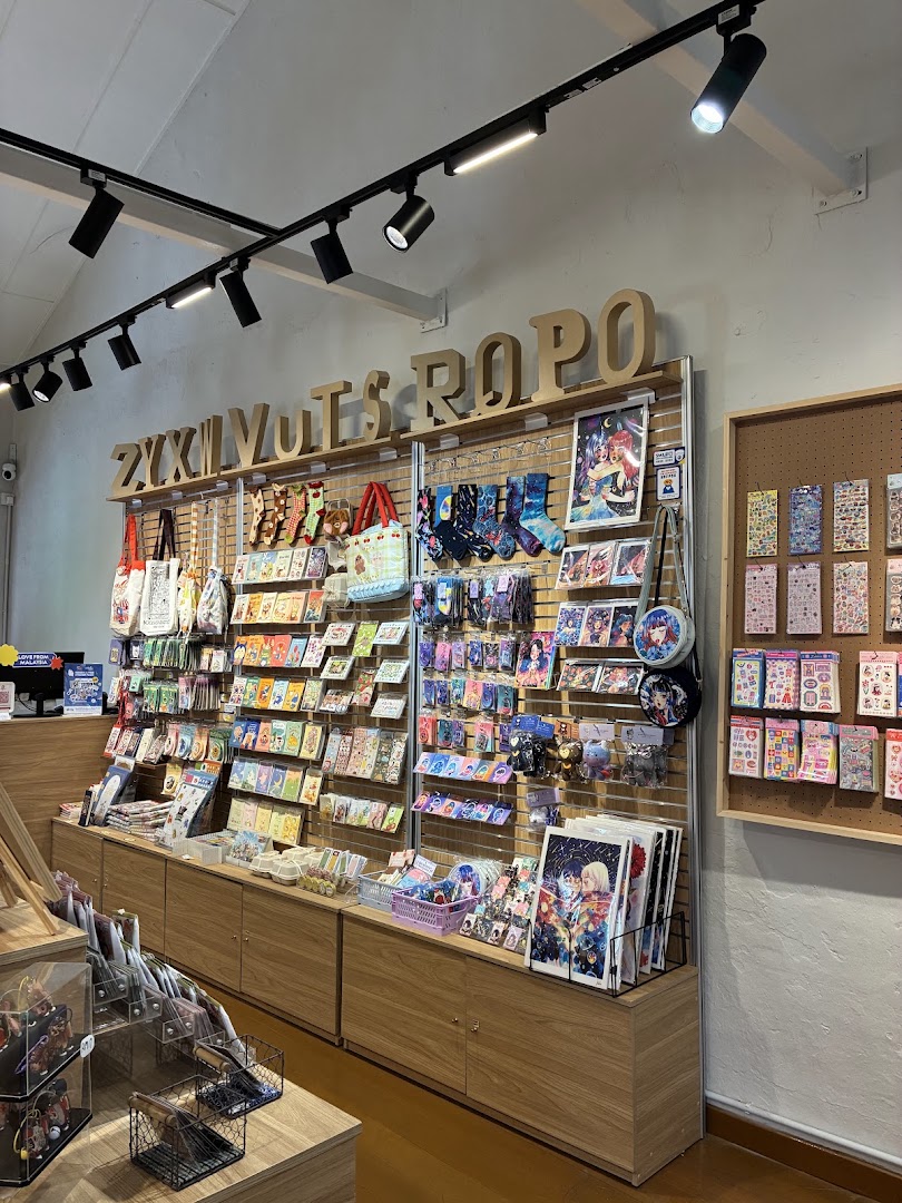 Loka Made @ Armenian Street: clear display of shop products