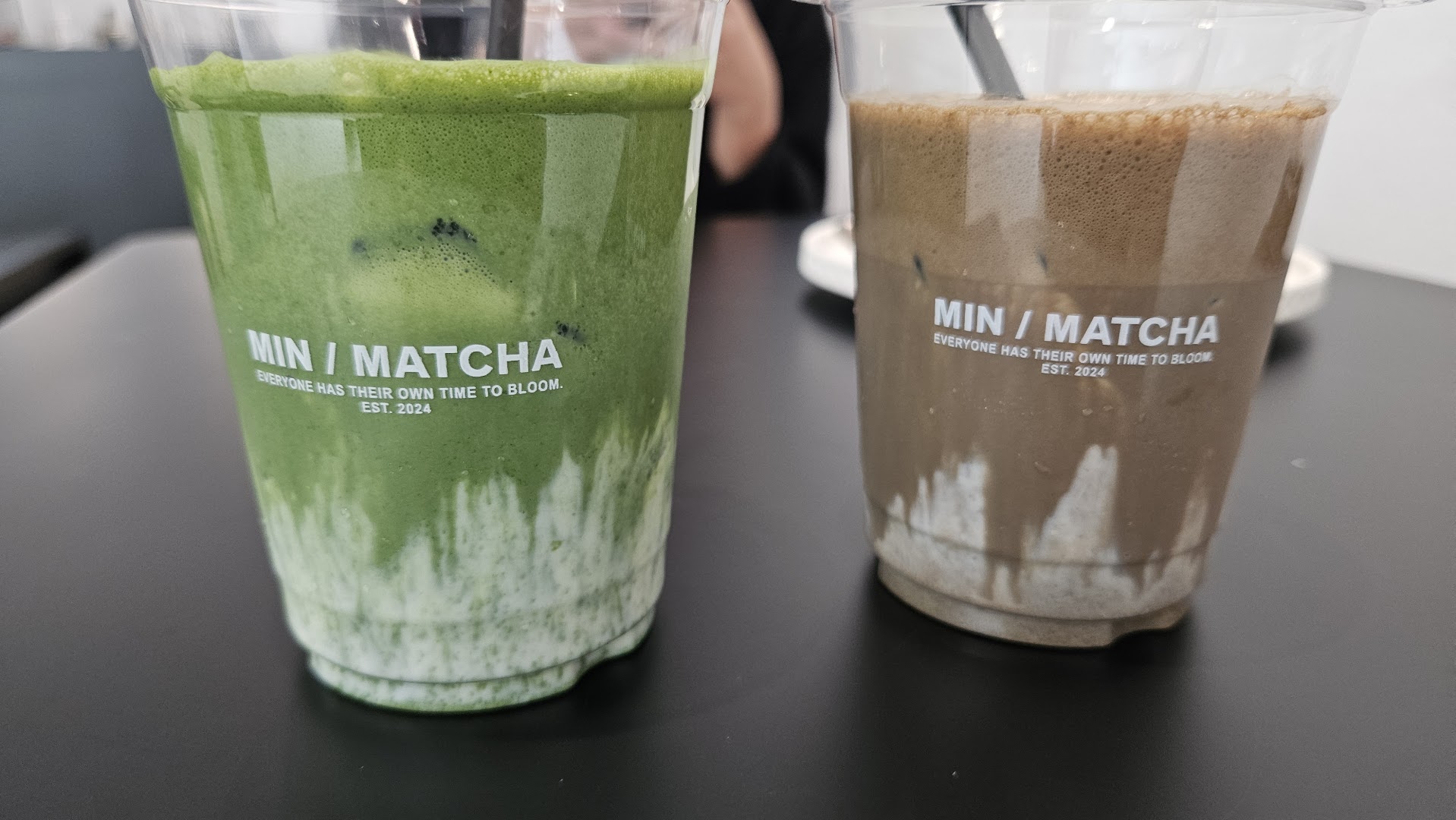 Min Matcha: clear photo of branded drinks