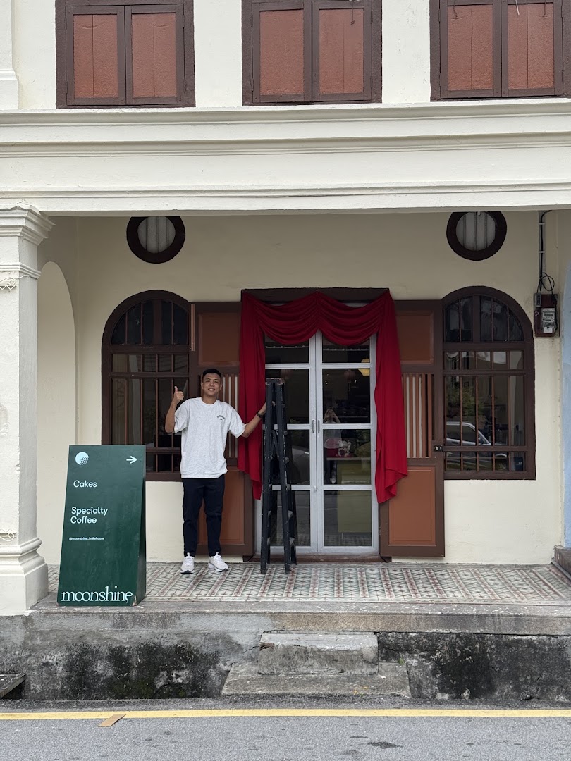 Moonshine Cakes and Coffee: clear photo of venue exterior